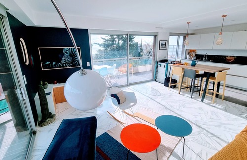 La Californie Apartment | Nice 3 P. Panoramic view, Sea and Mountain.Pool. 10 mn from the beach and the PROM