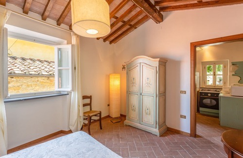 Gugliano Villa | Nice apartment in villa for 4 guests with WIFI, pool, TV, patio and pets allowed, close to Lucca