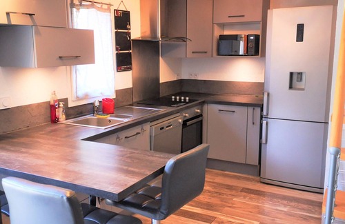 Bastide Giraud House | Nice and cosy 3 room apartment planted with tress and pool