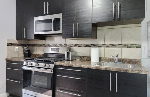 Ypsilanti Apartment | Nice and cozy apartment just 20 min to Detroit Airport and 15 min to Ann Arbor
