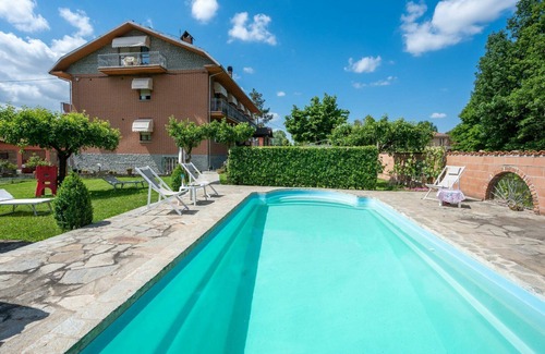 Castagnole delle Lanze Apartment | Nice apartment for 4 people with pool, A/C, WIFI, TV and patio