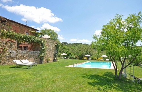 Castelnuovo Berardenga Apartment | Nice apartment for 6 guests with WIFI, pool, terrace, pets allowed and panoramic view