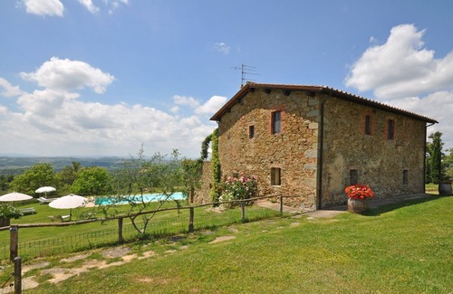 Castelnuovo Berardenga Apartment | Nice apartment for 6 guests with WIFI, pool, terrace, pets allowed and panoramic view