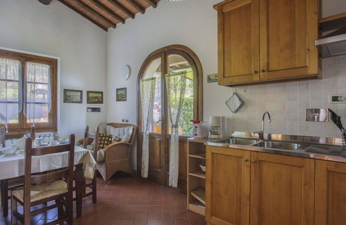 Castelfranco di Sopra Villa | Nice apartment in villa for 4 guests with pool, WIFI, terrace and pets allowed