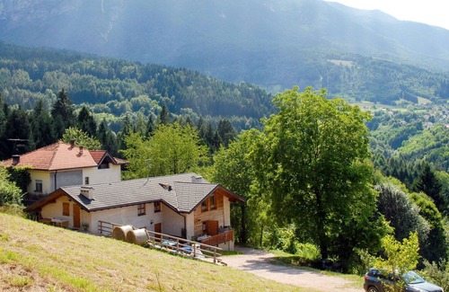 Calceranica al Lago Apartment | Nice apartment for 4 people with TV, patio, pets allowed and parking