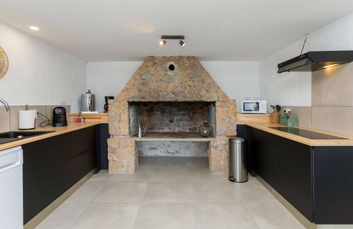 Macanet de la Selva House | Nice apartment in villa for 6 guests with A/C, WIFI, private pool, TV, patio and parking