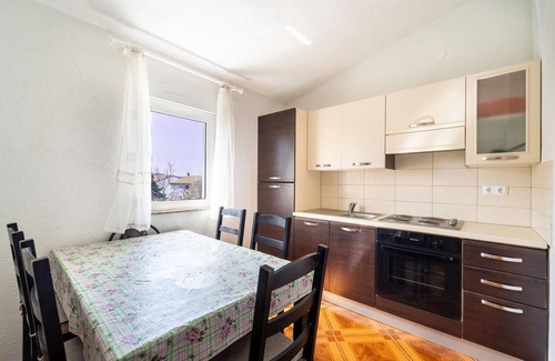 Starigrad Apartment | Nice apartment in starigrad paklenica