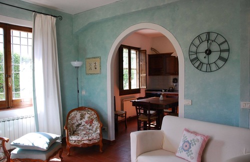 Castelfiorentino Villa | Nice apartment in villa with pool, WIFI, patio and panoramic view, close to San Gimignano