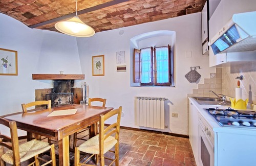 San Casciano in Val di Pesa Apartment | Nice apartment for 4 guests with WIFI, pool, A/C, TV and pets allowed, close to Greve In Chianti