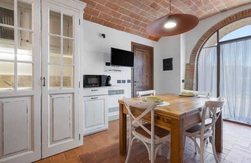 Monteriggioni Apartment | Nice apartment for 2 guests with A/C, WIFI, pool, TV and pets allowed, close to Siena