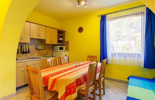 Balatonszarszo Apartment | Nice apartment for 10 people with A/C, WIFI, TV and terrace