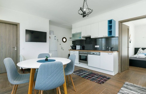 Balatonszarszo Apartment | Nice apartment for 5 guests with WIFI, A/C, TV and balcony