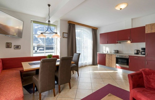 Stumm Apartment | Nice apartment for 10 people with WIFI, pool, TV, terrace and pets allowed