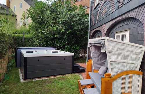 Grossschoenau Apartment | Nice apartment for 3 guests with WIFI, TV, patio and pets allowed