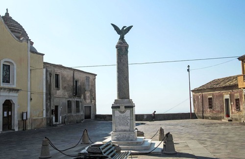 Strongoli Apartment | Nice apartment for 3 guests with WIFI, balcony and pets allowed