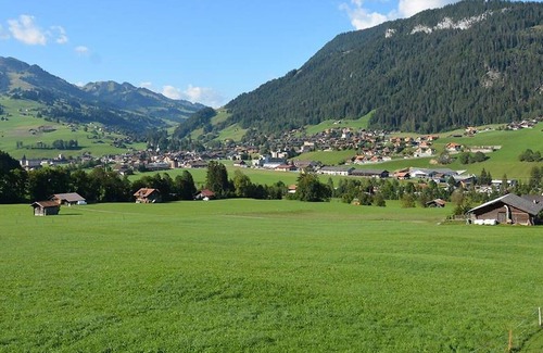 Zweisimmen Apartment | Nice apartment for 4 guests with WIFI, TV, balcony and parking