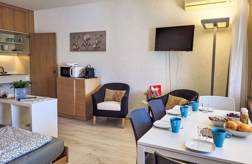 Bissone Apartment | Nice apartment for 4 people with A/C, pool, WIFI, TV, balcony and panoramic view