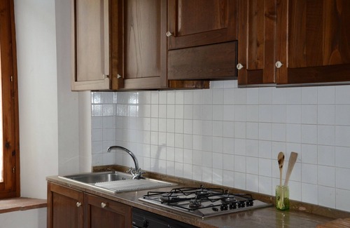 Capolona Apartment | Nice apartment for 4 people with WIFI, pool, TV, patio and pets allowed, close to Arezzo