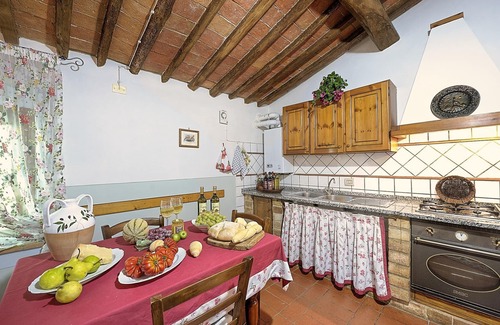Peccioli Apartment | Nice apartment for 4 people with A/C, WIFI, pool, TV, pets allowed and panoramic view