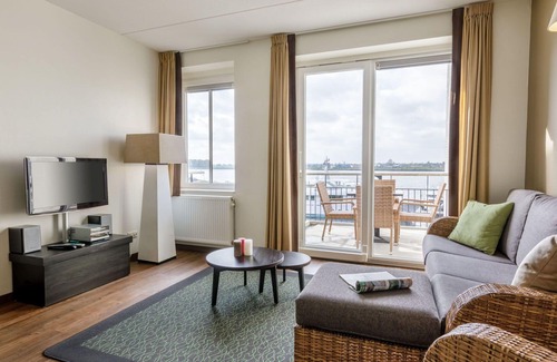 Zeewolde Apartment | Nice apartment for 4 people with pool, hot tub, WIFI, TV, balcony and parking