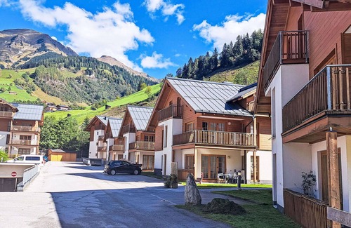 Rauris Apartment | Nice apartment for 6 guests with WIFI, pool, TV, terrace, pets allowed and parking