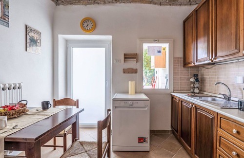 Dolcedo Apartment | Nice apartment for 6 people with WIFI, TV, balcony, pets allowed and parking