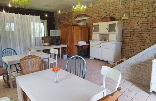 Lukavice Apartment | Nice apartment for 6 people with WIFI, pool, TV and patio