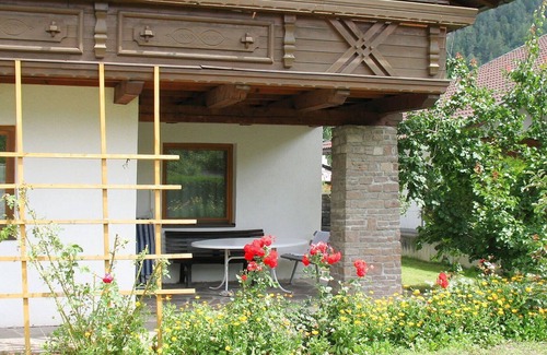 Prutz Apartment | Nice apartment for 7 guests with WIFI, TV, terrace, pets allowed and parking