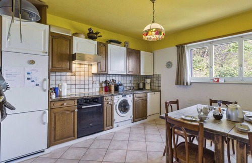 Riazzino Apartment | Nice apartment for 8 people with WIFI, patio, pets allowed and panoramic view