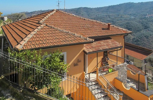 Pietrabruna Apartment | Nice apartment for 5 guests with WIFI, TV, terrace and panoramic view