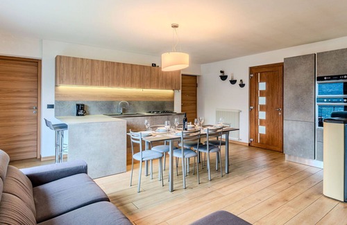 Morbegno Apartment | Nice apartment for 6 people with WIFI, A/C, TV, patio and pets allowed