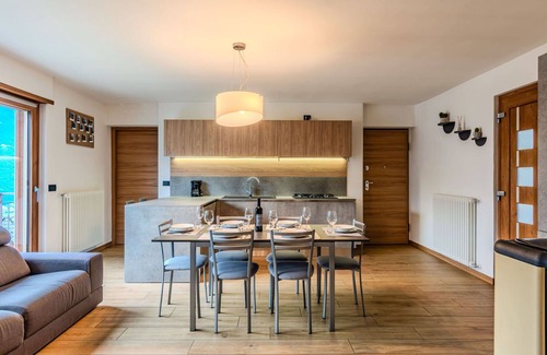 Morbegno Apartment | Nice apartment for 6 people with WIFI, A/C, TV, patio and pets allowed