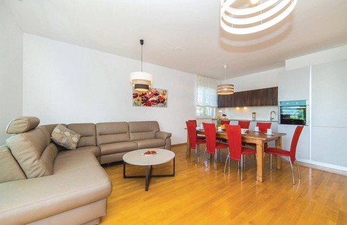 Kastel Gomilica Apartment | Nice apartment in Kastel Gomilica