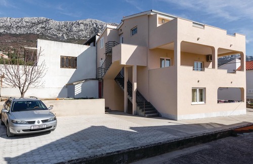 Kastel Gomilica Apartment | Nice apartment in Kastel Gomilica