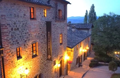 Umbertide Villa | Nice apartment in villa for 8 guests with WIFI, A/C, pool, TV, veranda and panoramic view