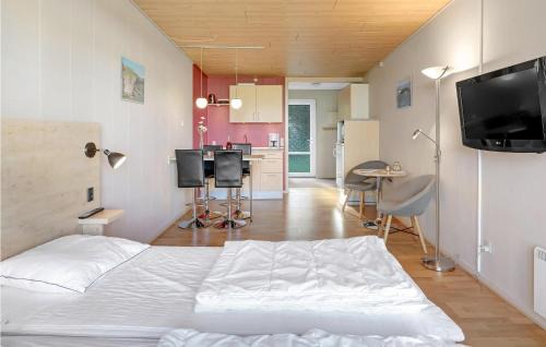 Sandvig Apartment | Nice Apartment In Allinge With Wifi