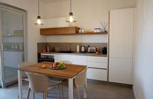 Laureto Villa | Nice apartment in villa with hot tub, A/C, WIFI, TV and veranda, close to Alberobello