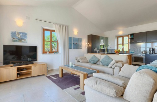 Bibali House | Nice apartment in villa for 6 people with WIFI, A/C, pool, TV and terrace