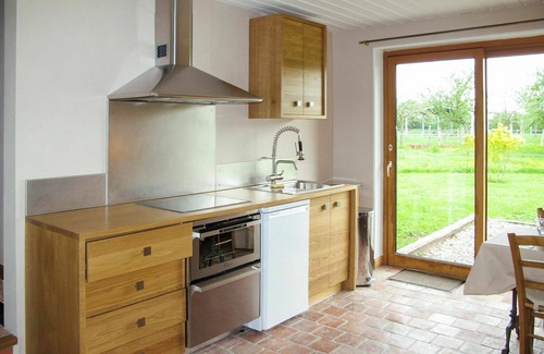 Victot - Pontfol House | Nice apartment in villa for 3 guests with WIFI, pool, TV, patio and pets allowed