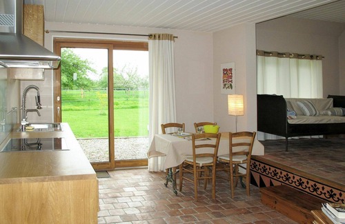 Victot - Pontfol House | Nice apartment in villa for 3 guests with WIFI, pool, TV, patio and pets allowed