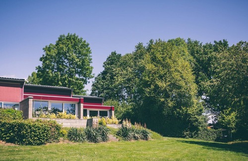 Strucht House | Nice bungalow with sauna and bubble bath, on a holiday park, 4 km. Valkenburg