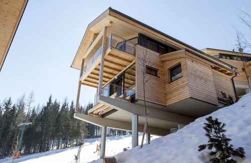 Pichl-Preunegg Ski Chalet | Nice chalet with balconies