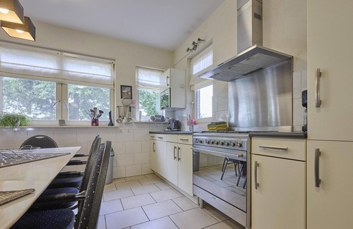 Neede House | Nice farmhouse with large garden and play loft