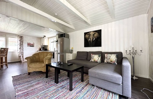 Timmersdala Ski Chalet | Nice holiday home by the lake Vristulven | SE08049