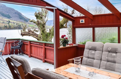 Vindafjord House | Nice home in ølensvåg with kitchen