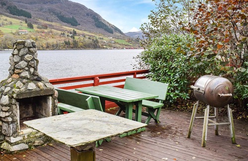 Vindafjord House | Nice home in ølensvåg with kitchen
