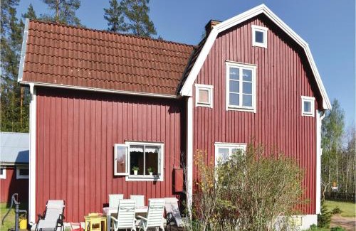 Bruzaholm House | Nice Home In Bruzaholm With Kitchen