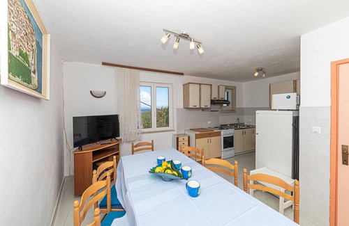 Drvenik Mali House | Nice home in Drvenik Mali with kitchen