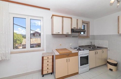 Drvenik Mali House | Nice home in Drvenik Mali with kitchen