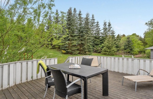 Handrup Strand House | Nice home in Ebeltoft with kitchen